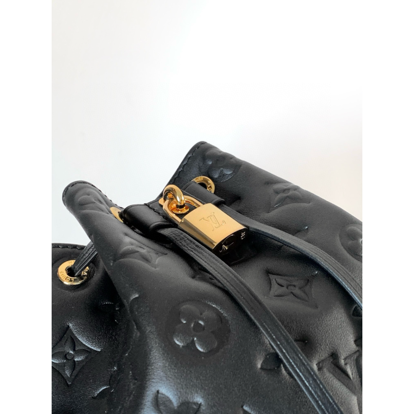 M26216 Coussin Bucket Bag