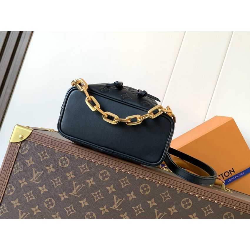 M26216 Coussin Bucket Bag