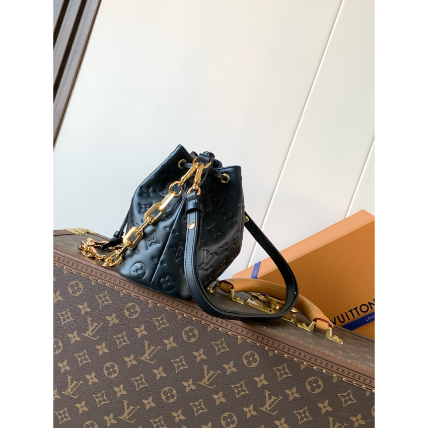 M26216 Coussin Bucket Bag
