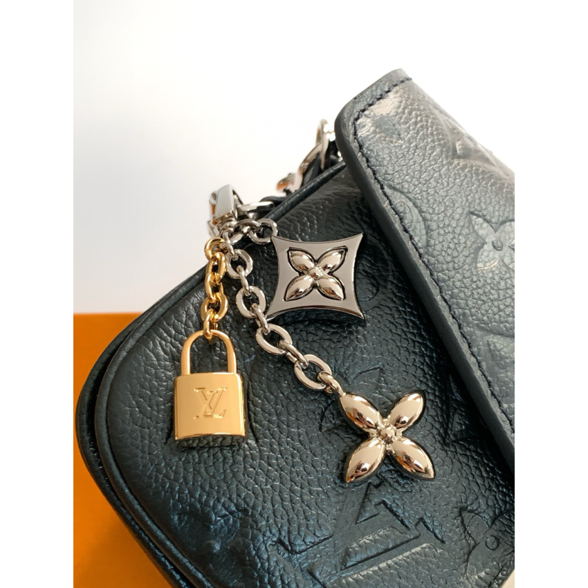 M26456 Pochette Métis East West
