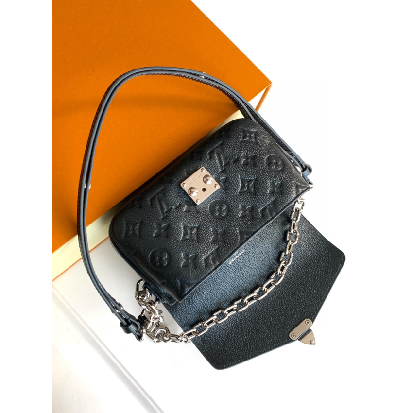M26456 Pochette Métis East West