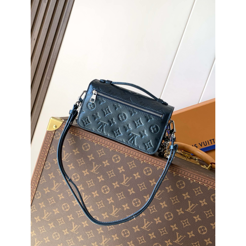 M26456 Pochette Métis East West