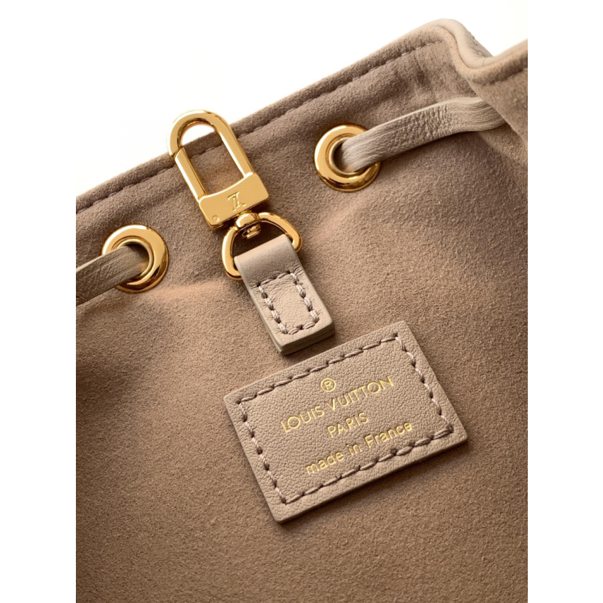 M26530 Coussin Bucket Bag