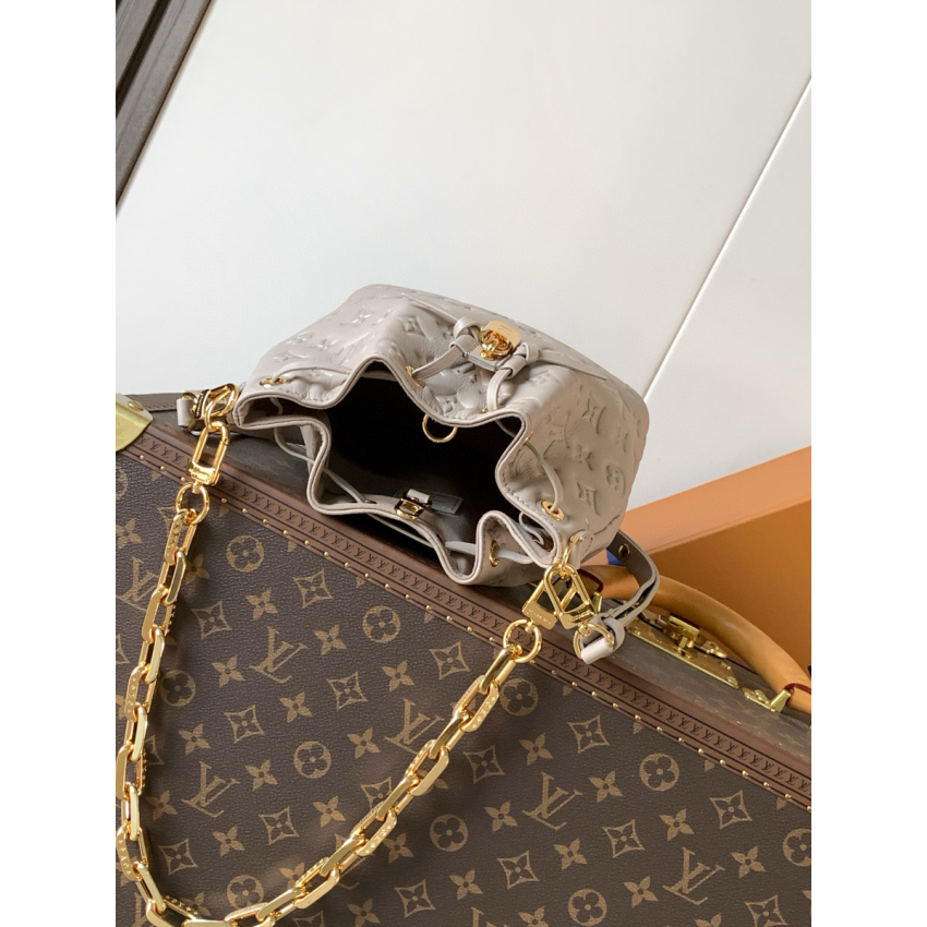 M26530 Coussin Bucket Bag