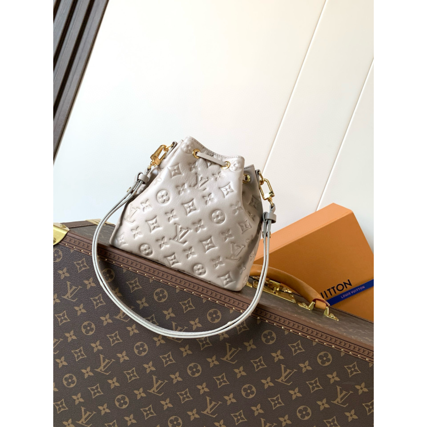 M26530 Coussin Bucket Bag