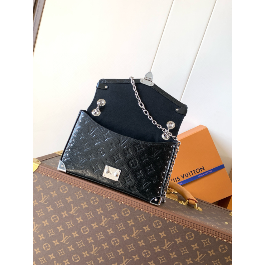 M28137 Fashion Show Trunkie