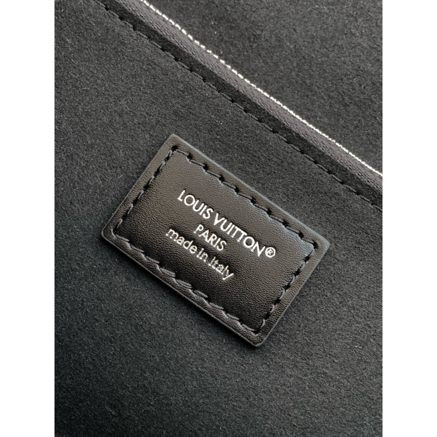 M28137 Fashion Show Trunkie
