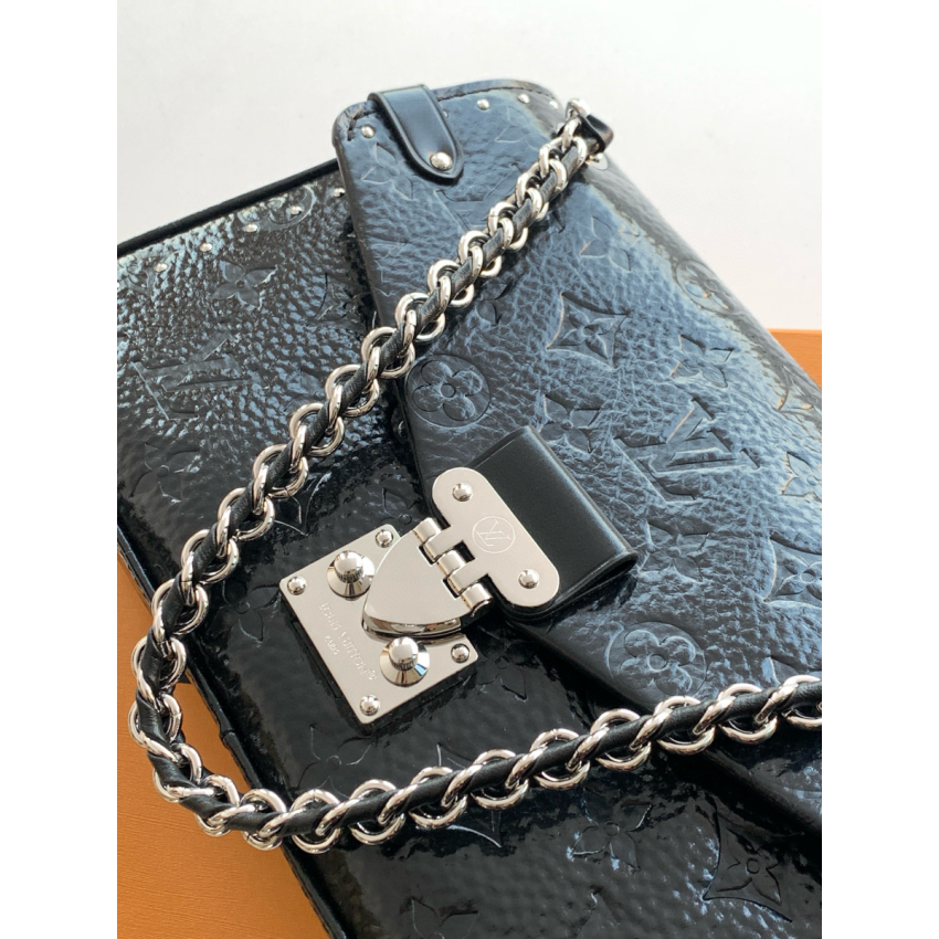 M28137 Fashion Show Trunkie