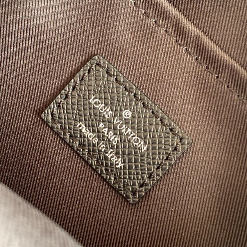 L0vis Vvtt0n M30233 Outdoor Messenger