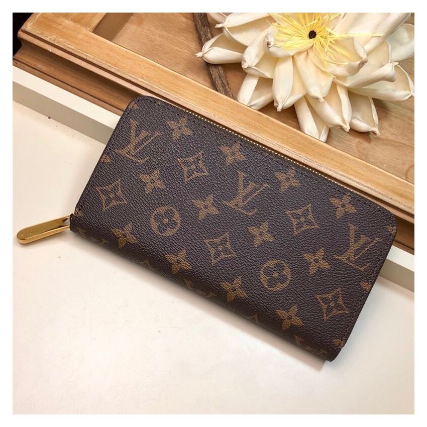 M42616 Zippy Wallet