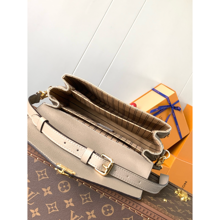 M44881 Pochette Metis