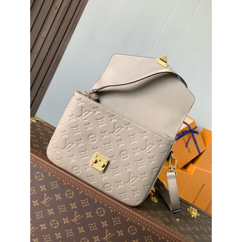 M44881 Pochette Metis
