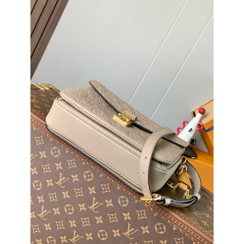 M44881 Pochette Metis
