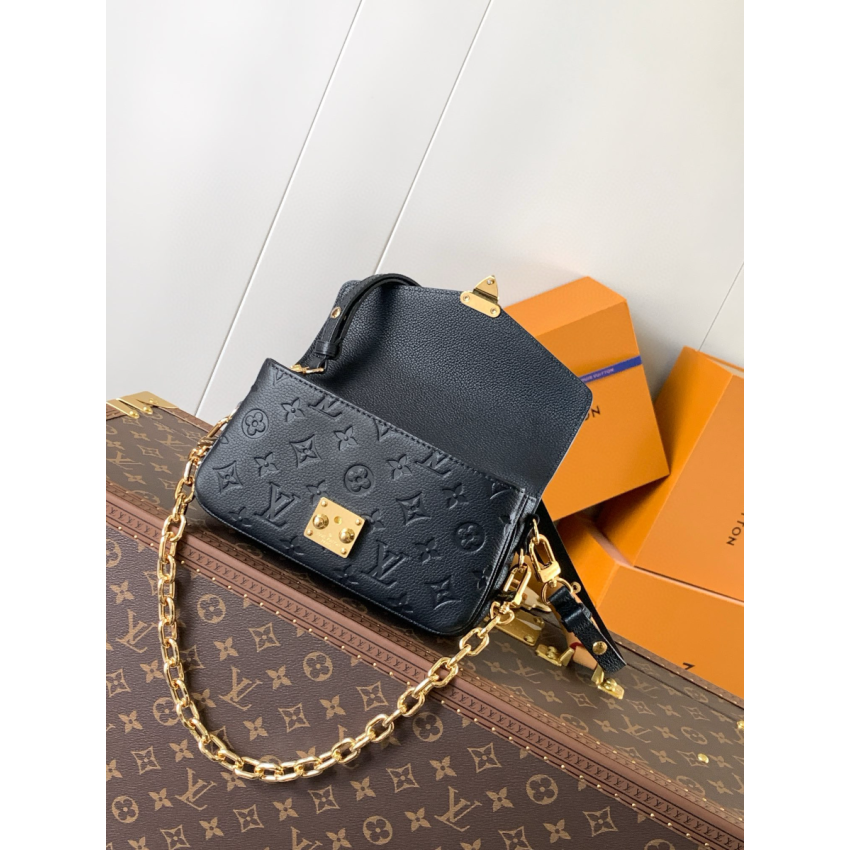 M46595 Pochette Métis East West