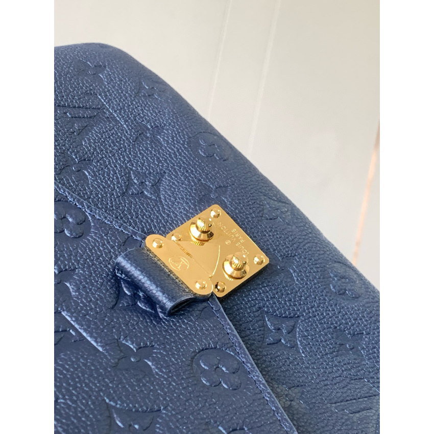 M47142 Pochette Metis