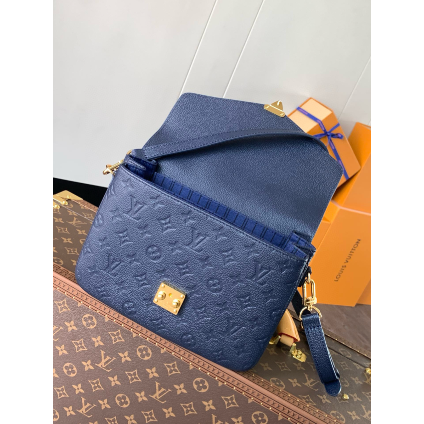 M47142 Pochette Metis