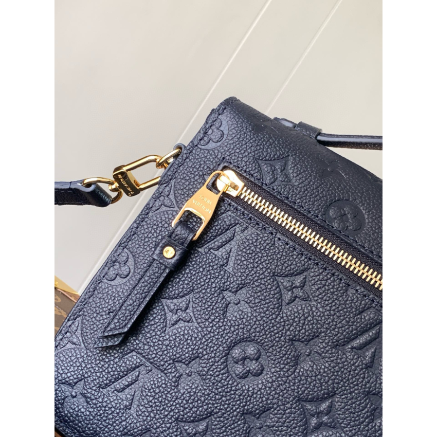 M47142 Pochette Metis
