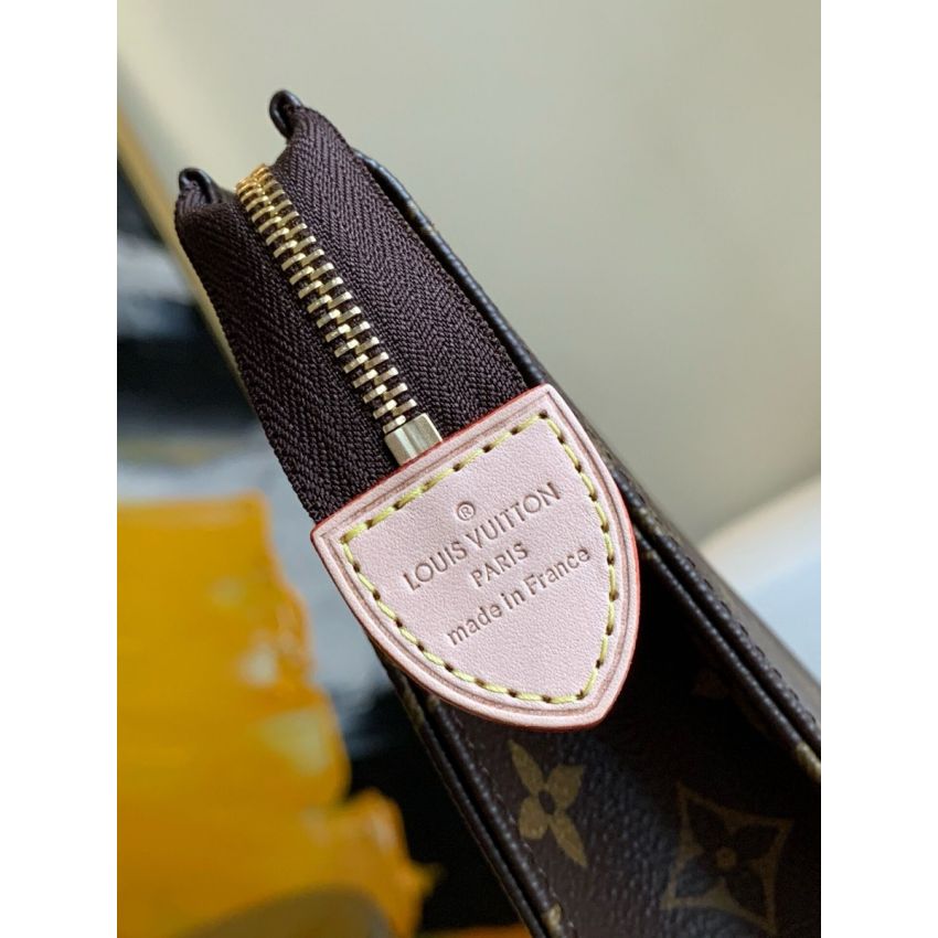 M47542 Classic Toiletry Pouch