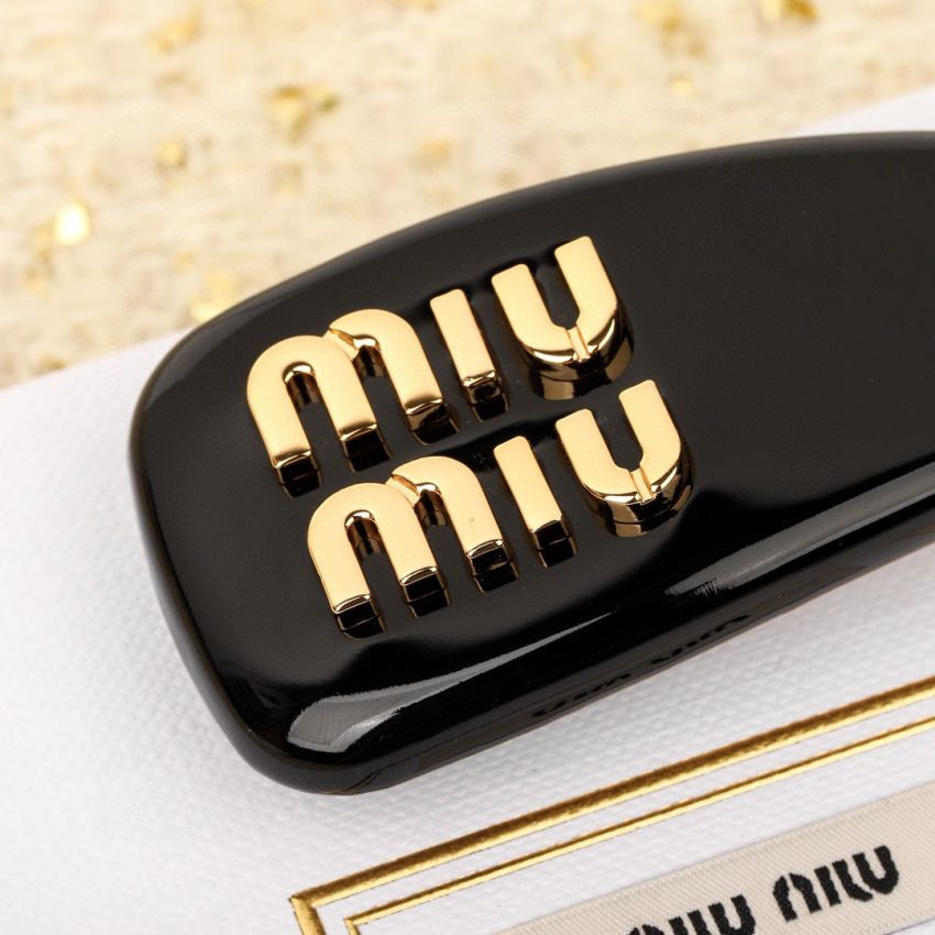 M1v M1v hair clip