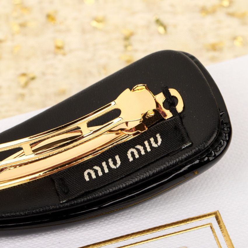 M1v M1v hair clip