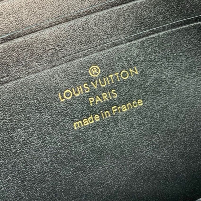 M68746 Dauphine Chain Wallet