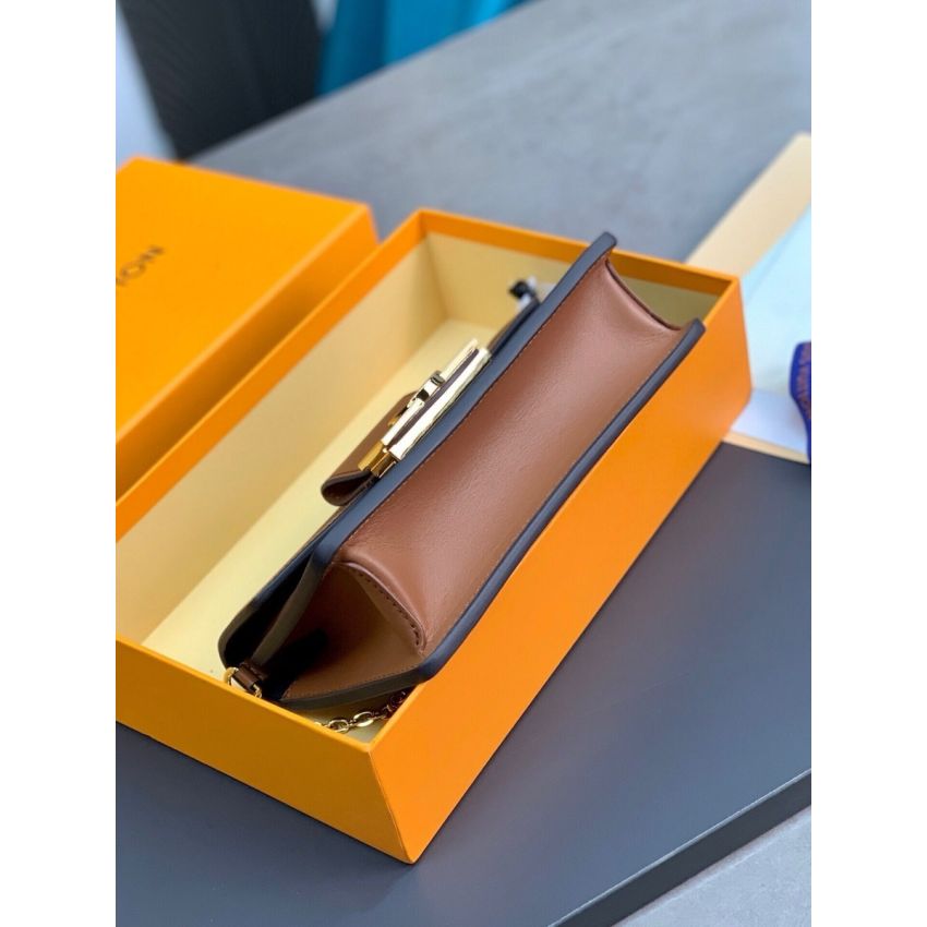 M68746 Dauphine Chain Wallet