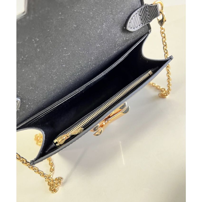 M68750 Twist Belt Chain Pouch