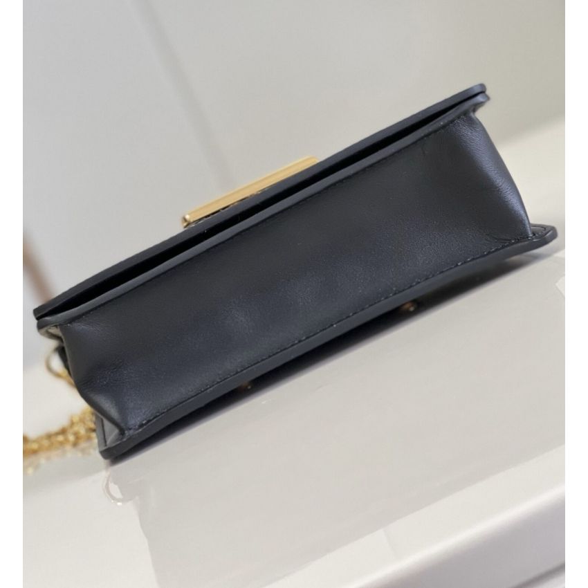 M68750 Twist Belt Chain Pouch