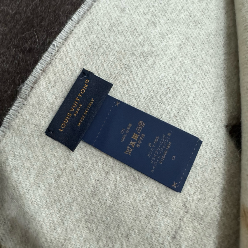 LV Reykjavik Gradient Scarf