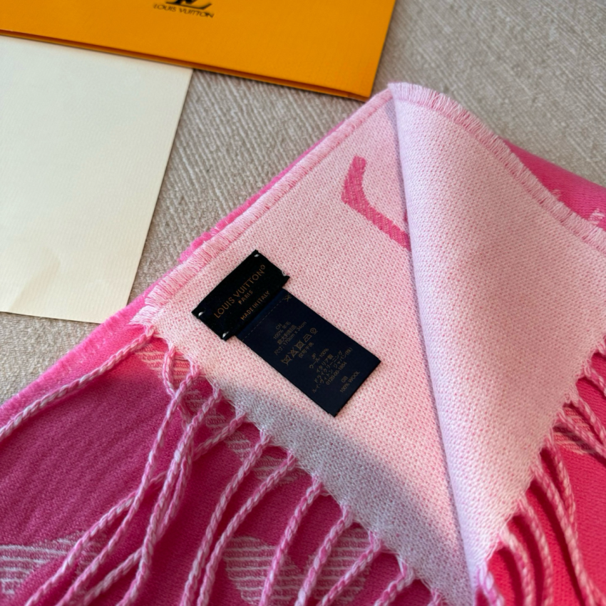 LV Essential Scarf