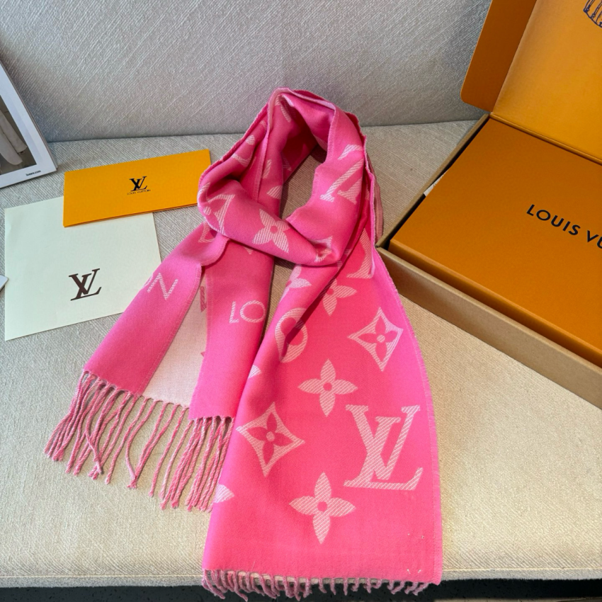 LV Essential Scarf