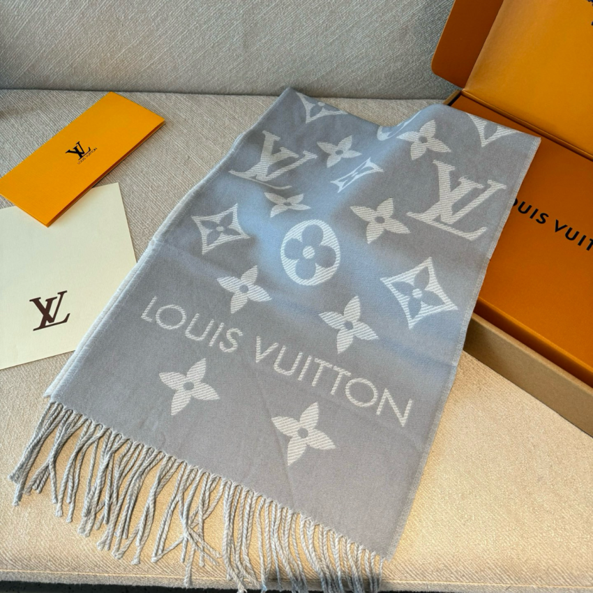 LV Essential Scarf