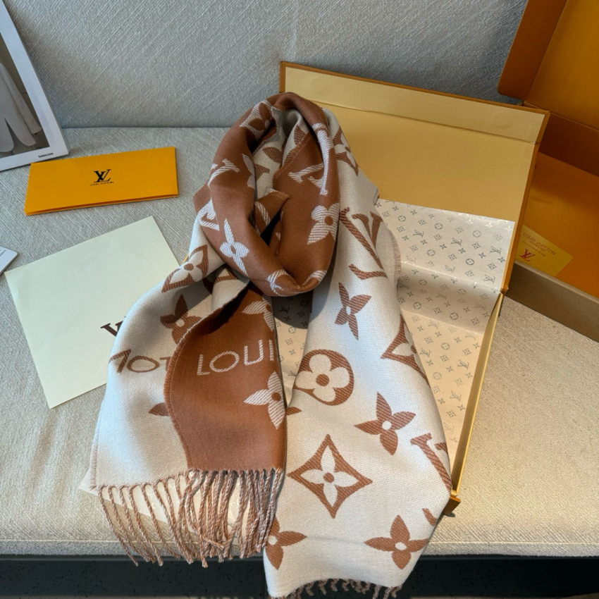 LV Essential Scarf