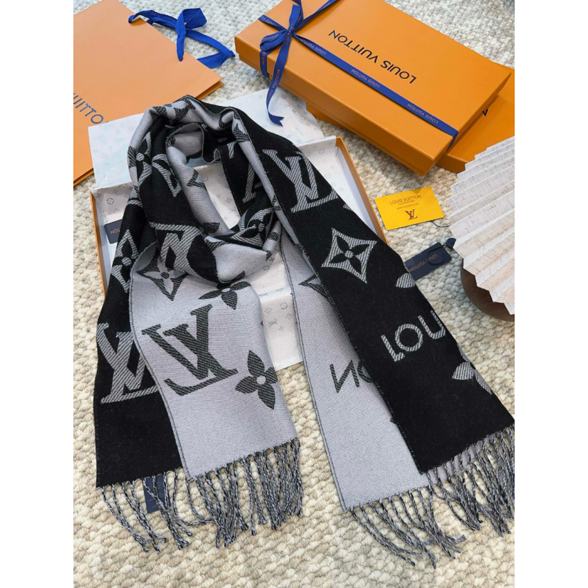 LV Essential Scarf