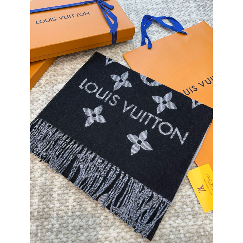 LV Essential Scarf