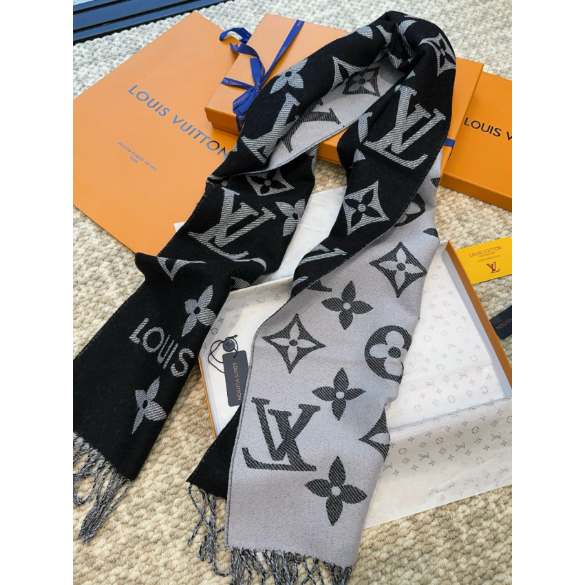 LV Essential Scarf