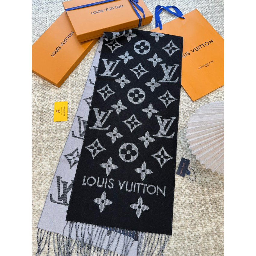 LV Essential Scarf