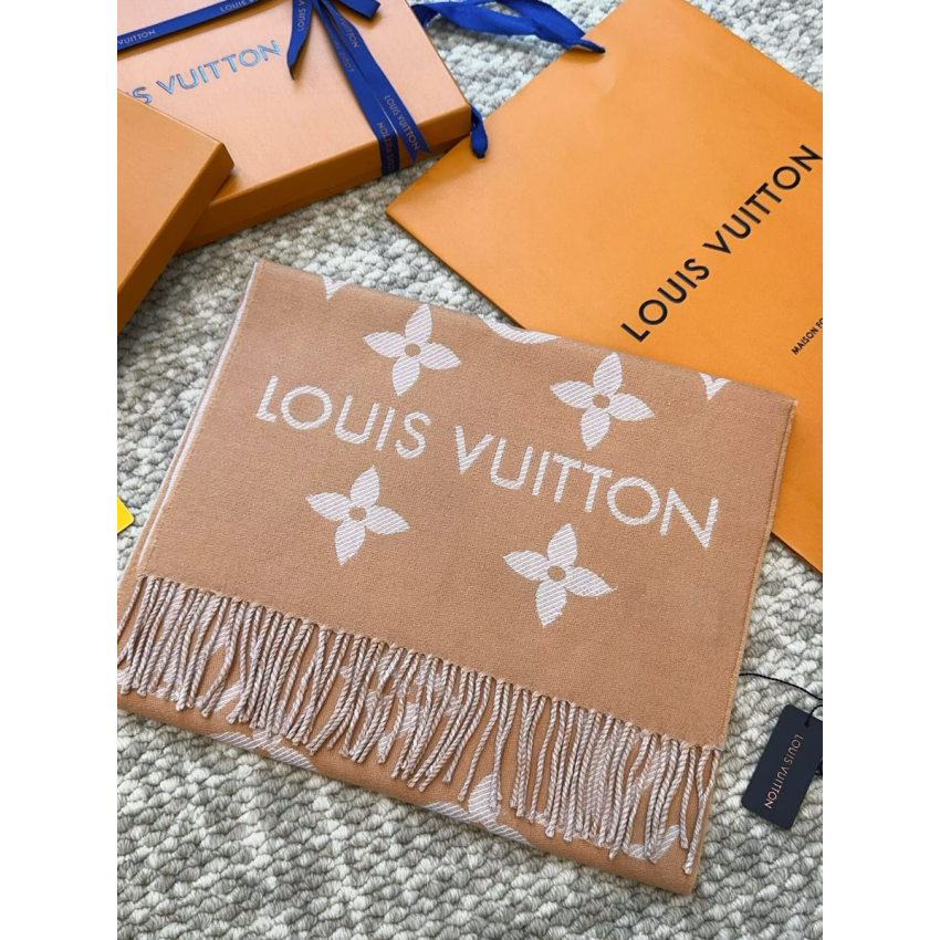LV Essential Scarf