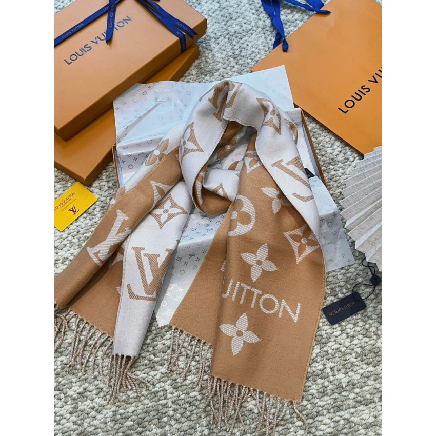 LV Essential Scarf