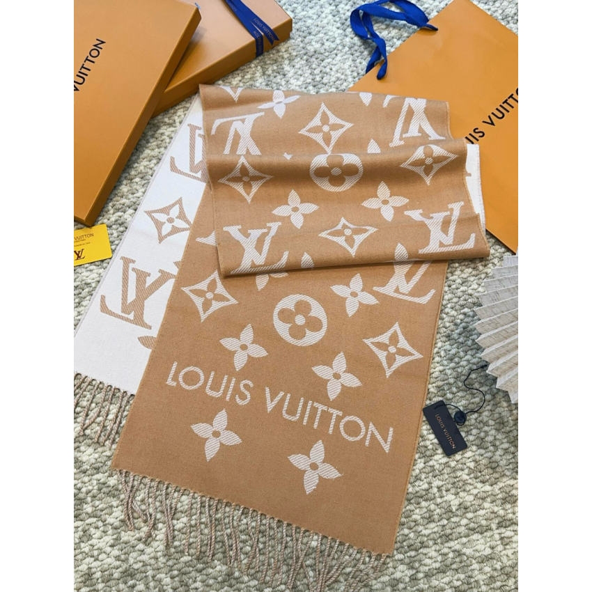 LV Essential Scarf