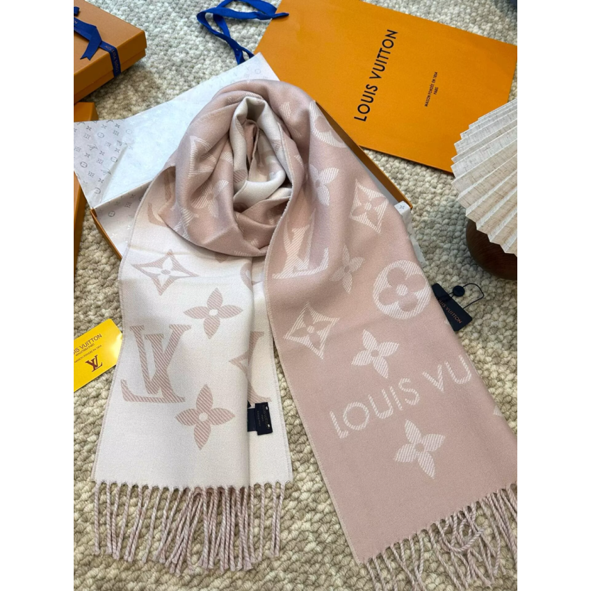 LV Essential Scarf