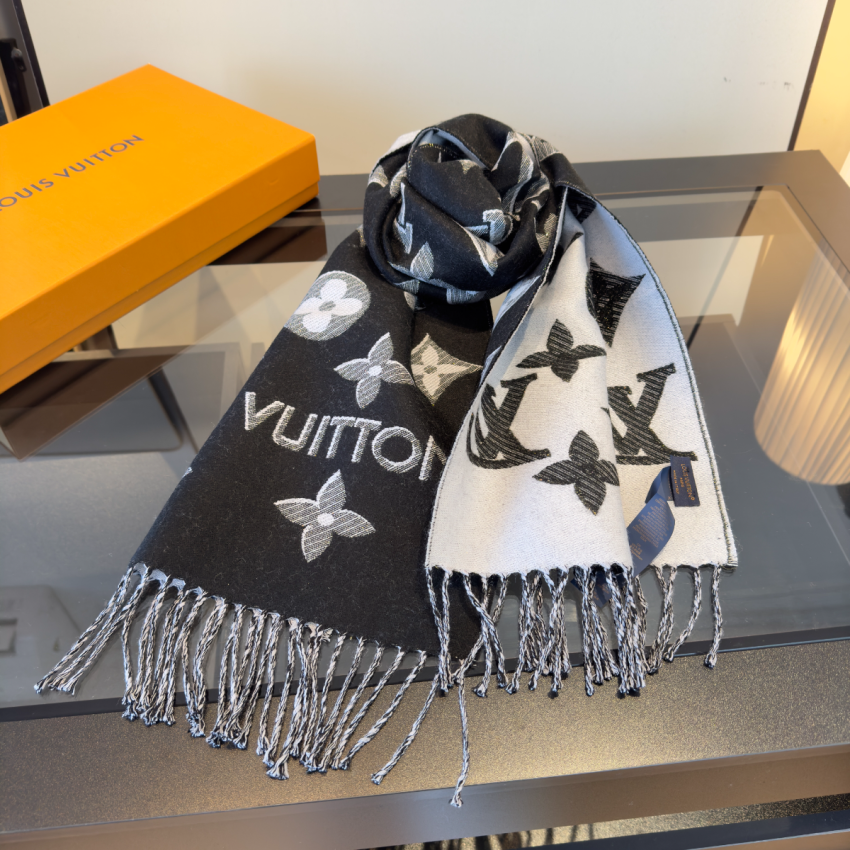 LV Essential Shine Scarf