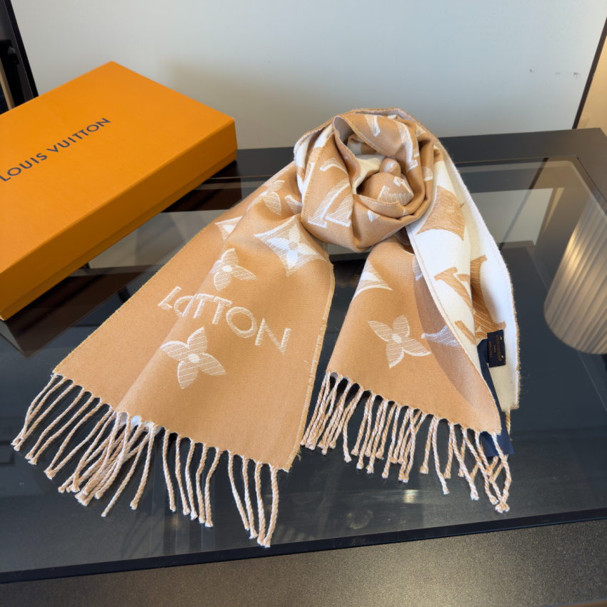 LV Essential Shine Scarf