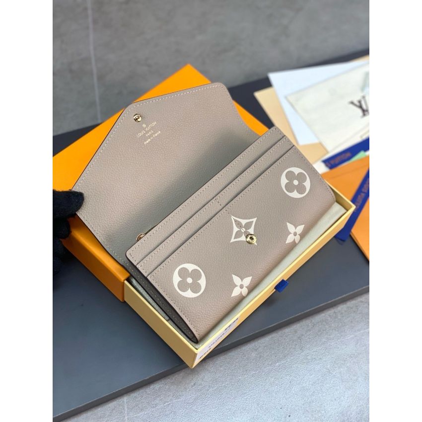 M81049 Sarah Wallet