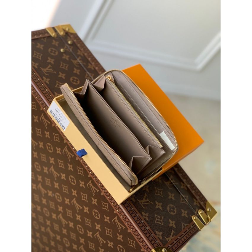 M81511 Zippy Wallet