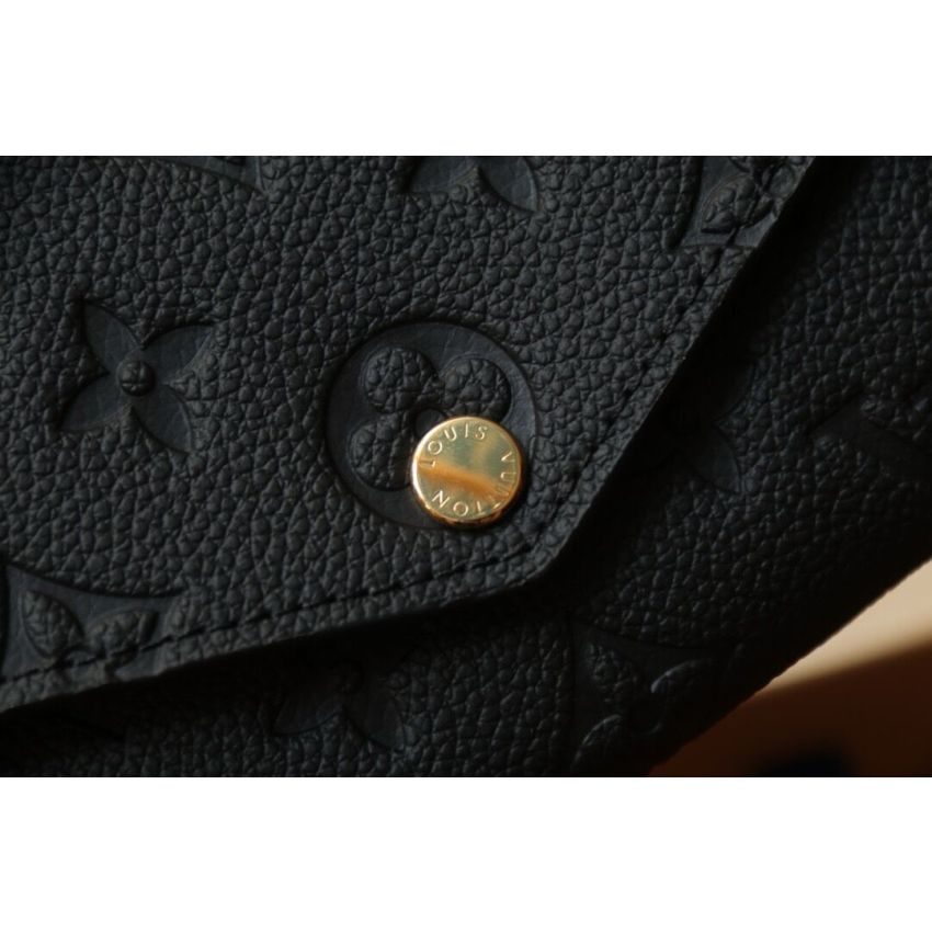 M82257 Sarah Wallet
