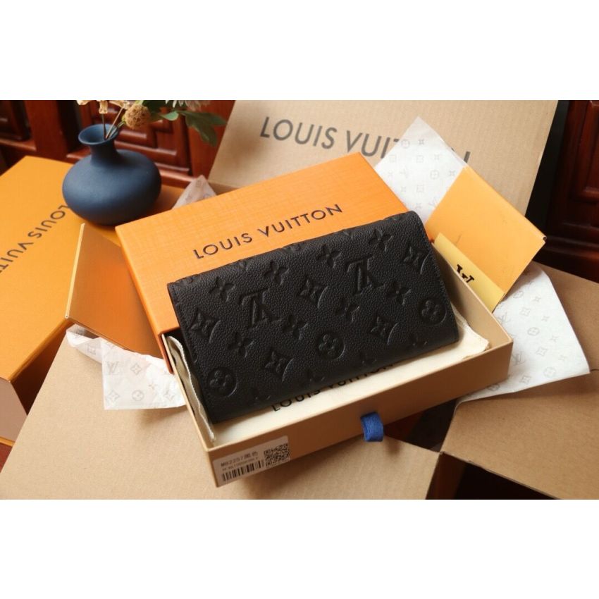 M82257 Sarah Wallet