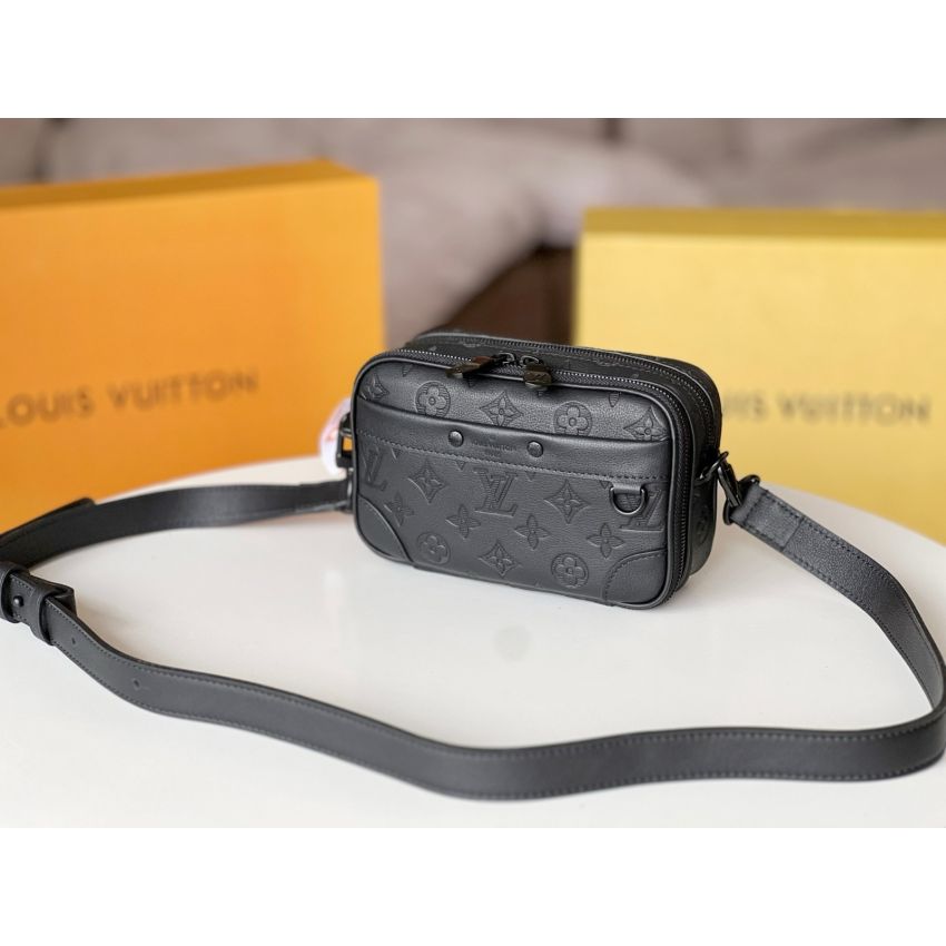 M82544 Alpha wearable wallet