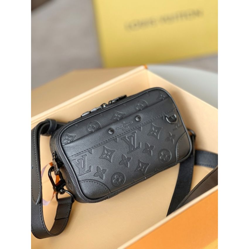 M82544 Alpha wearable wallet