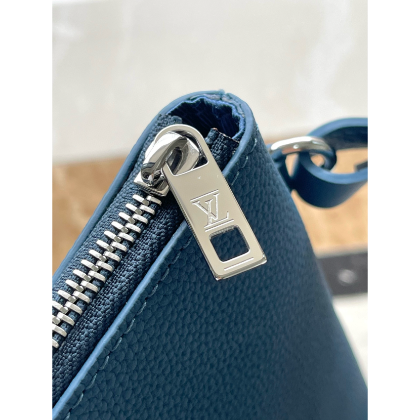 M82813 Takeoff Pouch
